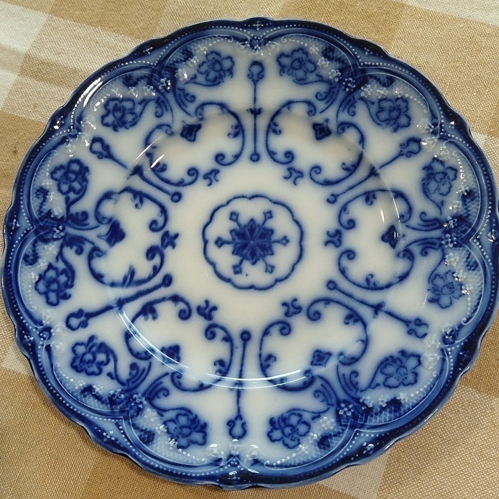Conway English semi-porcelain salad butter dessert plate flow blue New Wharf 7"